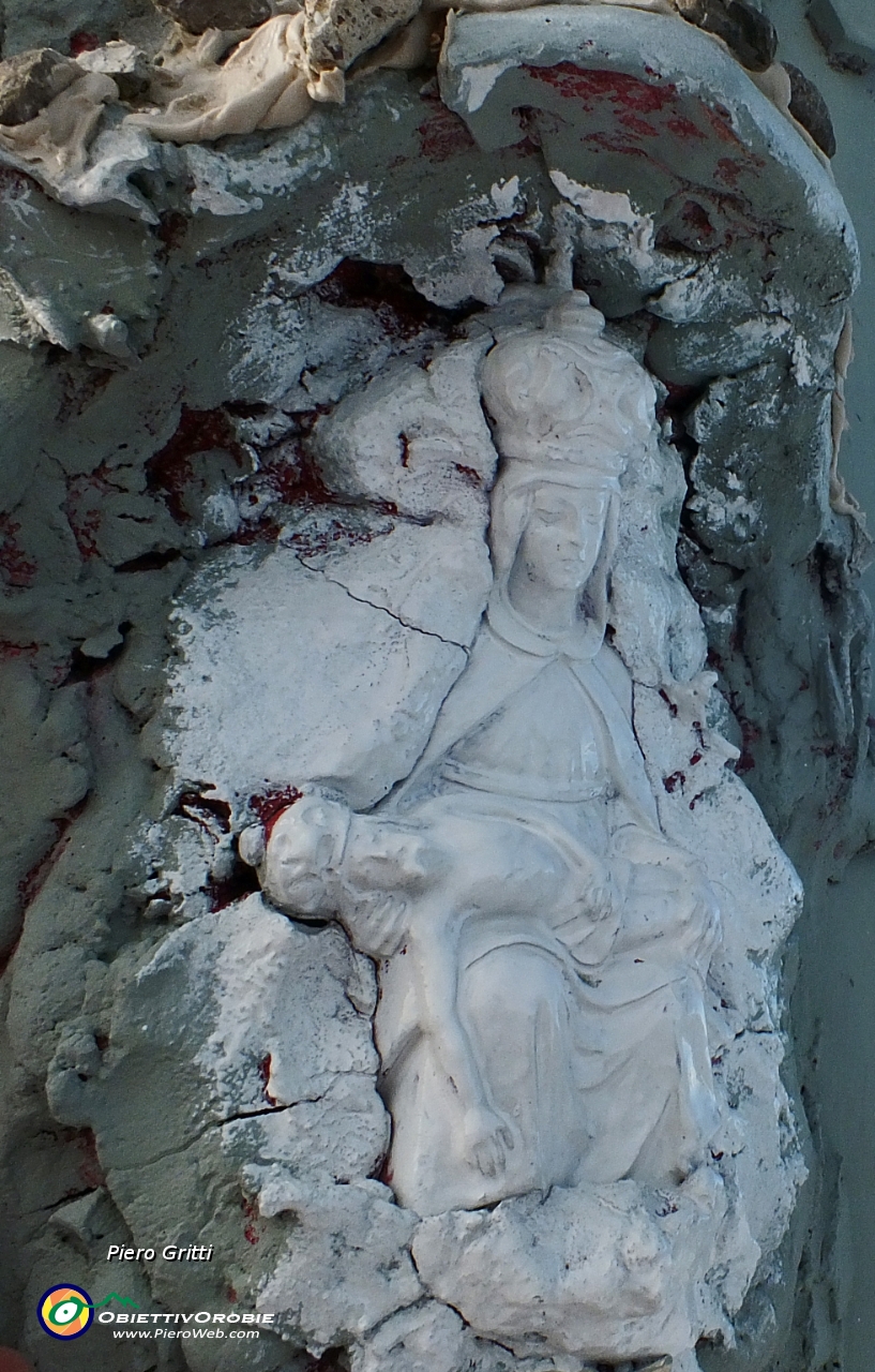 65 la Madonnina sulla croce....JPG